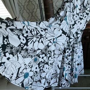 Dress size 12, feels like a boneing material through torso. Nine West